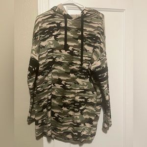 Camouflage hoodie shirt. Size 2x. Bobbie brooks brand